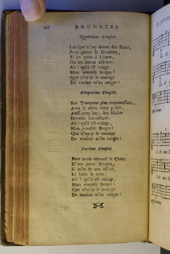 page 118 : Couplet : Lorsque je luy donne des fleurs. / Pour avoir menac le chien. / Son troupeuau plus reconnoissant.