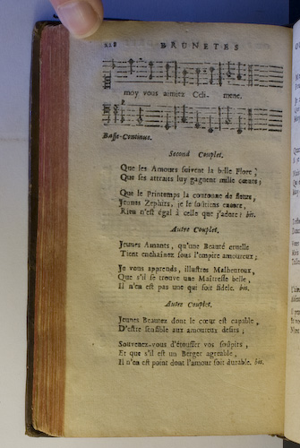 page 228 : Couplet : Jeunes Amants qu'une Beaut. / Jeunes Beautez, dont le coeur. / Que les Amours suivent la belle Flore.