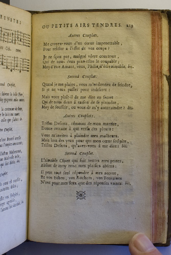 page 229 : Couplet : L'aimable Objet que fait toutes mes peines. / Me croyez-vous d'un coeur. / Quand je me plains, vous m'ordonnez. / Tristes Deserts tmoins de mon martire.