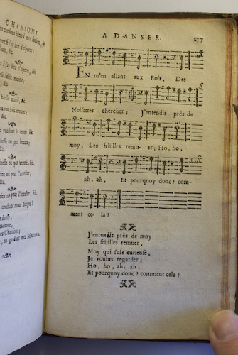 page 277 : Couplet : En m'en allant au bois.