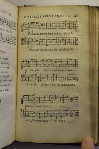 page 229 : Couplet : Maman tout le long du jour.