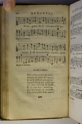 page 44 : Couplet : Elle a bien moins de colere.