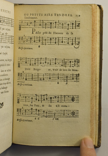 page 239 : Couplet : Passer prs du hameau de la jeune Bergere.