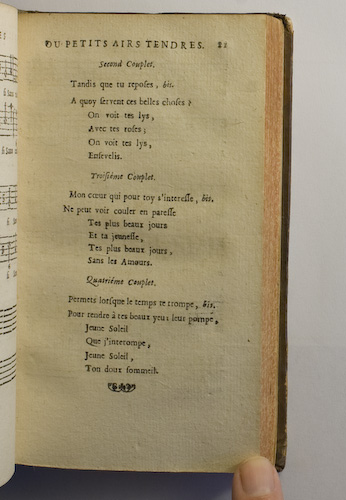 page 81 : Couplet : Tandis que tu reposes. / Mon coeur pour toy s'interesse. / Permets, lorsque le temps te trompe