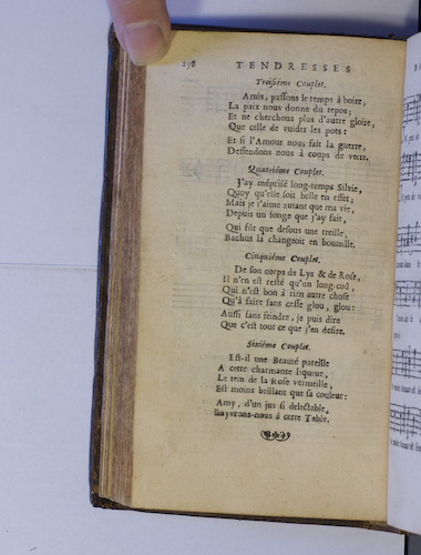 page 158 : Couplet : Amis, passons le temps à boire. / De son corps de lys & de rose. / Est-il une beauté pareille / J'ay méprisé long-temps Silvie.