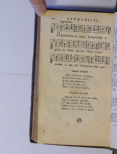 page 202 : Couplet : Bacchus dans ce repas. / Pour vivre sans chagrin. / Quand j'ay le verre en main.